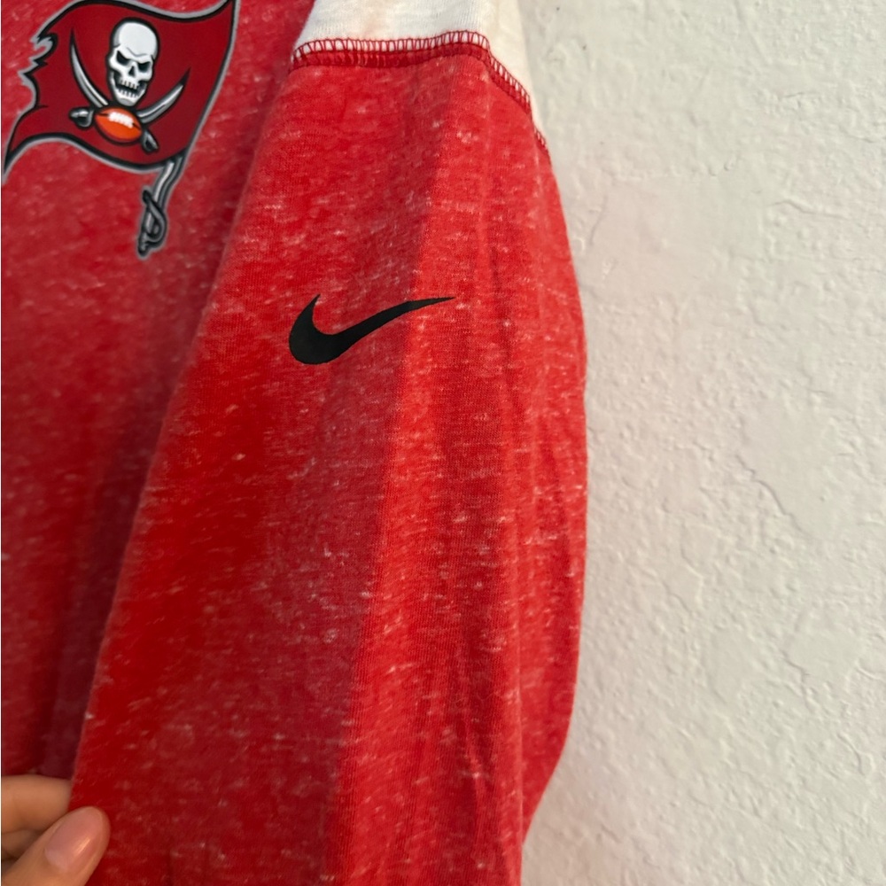 Nike Women’s Red/White Tampa Bay Buccaneers Monaco Lightweight Full-Zip Hoodie - Picture 4 of 11